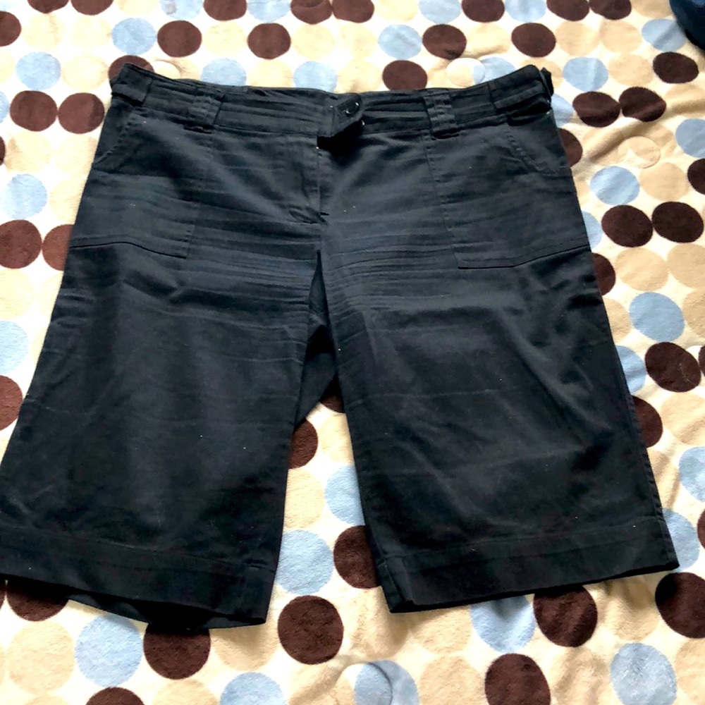 Bermuda length cropped pant